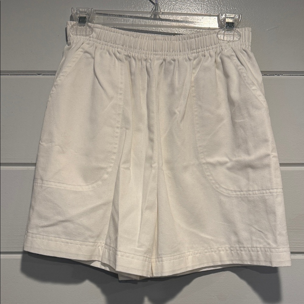 Cabin Creek Women's White Shorts.  Size-10
